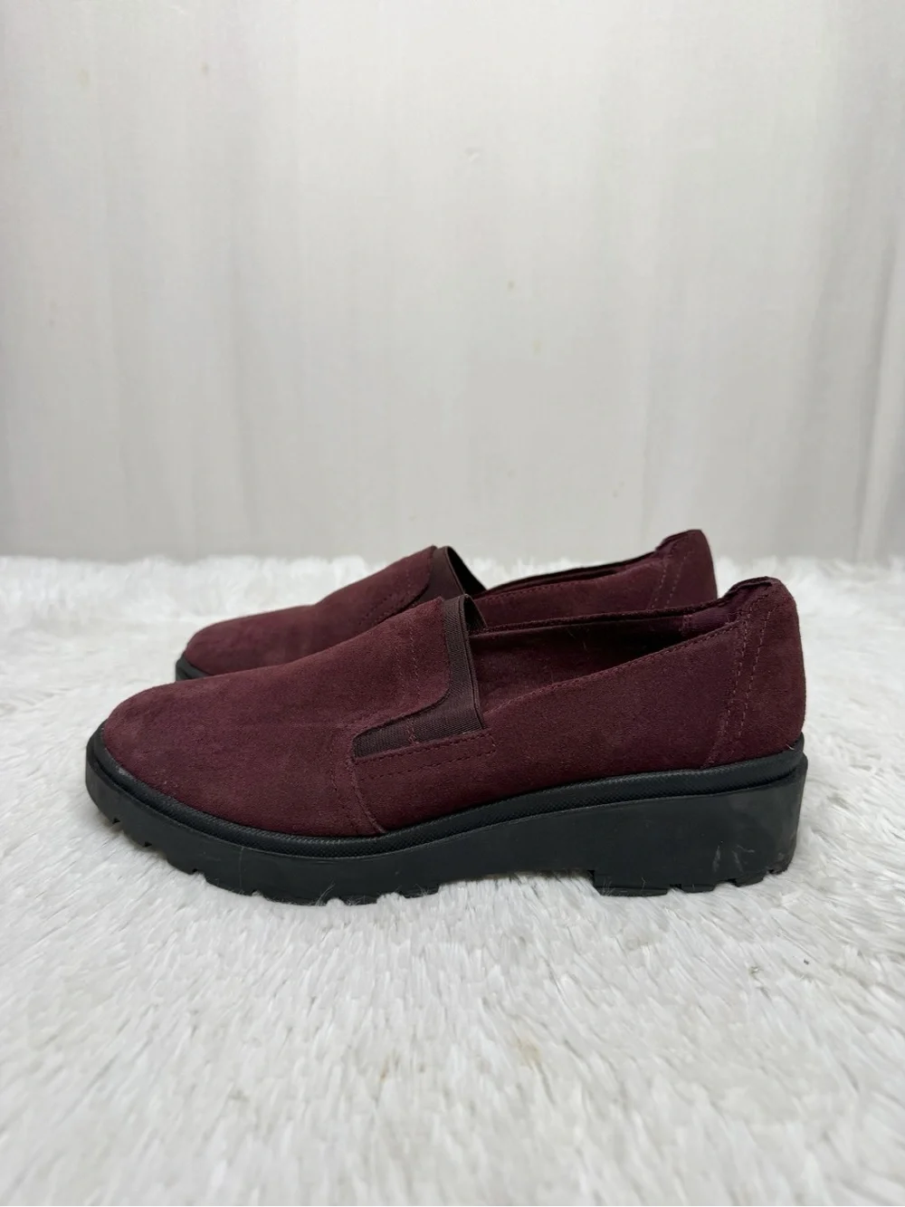CLARKS / Calla Rae Plum Purple Suede Slip-on Comfort Loafers / 7.5 WIDE